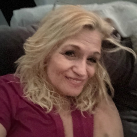 Meet your Posher, Cynthia - Picture 1 of 1